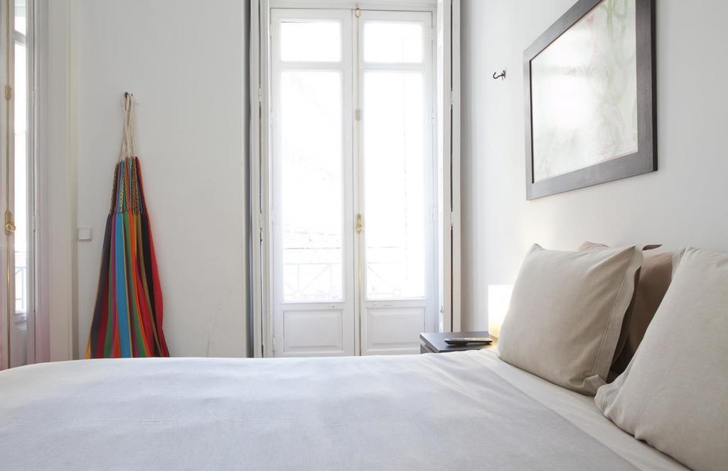 Modern Flats In Justicia By Allo Housing Madrid Room photo
